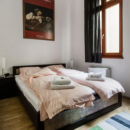 Family By Heroes' Square Apartman